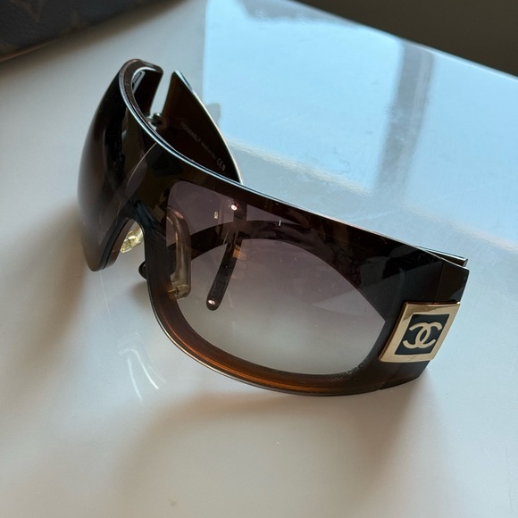 Chanel brown gold vintage iconic oversized Victoria Beckham shield sunglasses - Picture 12 of 14